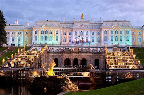 Peterhofslottens uppförande; en triumf för Ryssland och ett monument över tsar Peters visioner